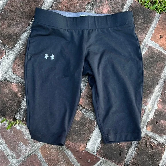 Under Armour Women's Black Bike Shorts size S - Picture 1 of 4
